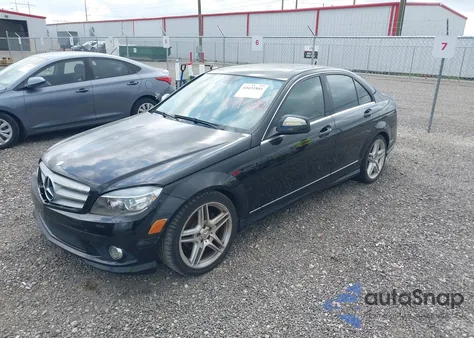 2009 Mercedes-Benz C 300 Sport z USA, uszkodzony, nr VIN WDDGF54X49R040825